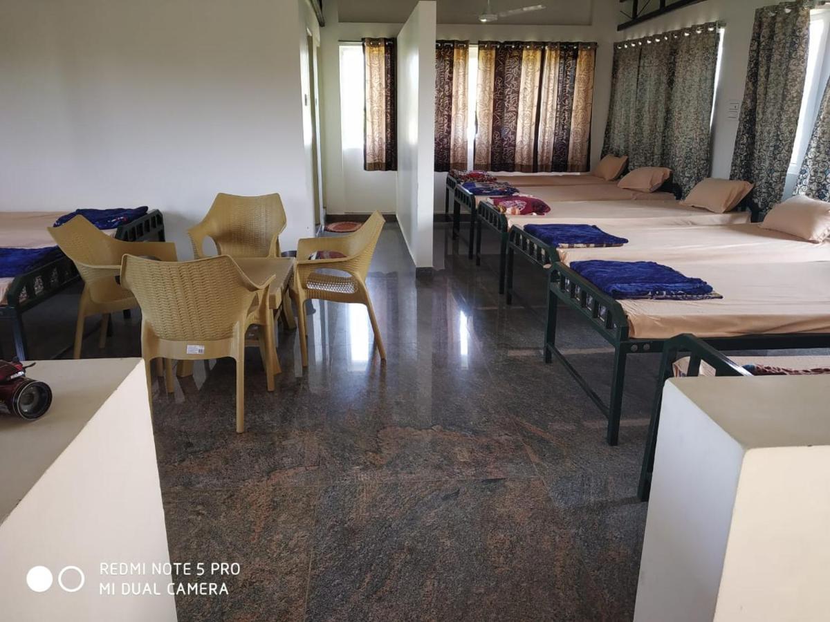 Thirumala Inn Yelagiri Bilik gambar